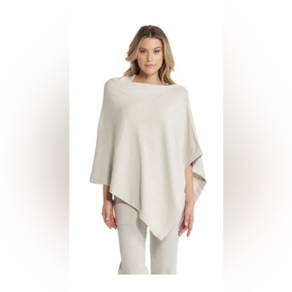 BAREFOOT DREAMS Cozychic Ultra Lite Poncho in fog gray one sz - Picture 2 of 3